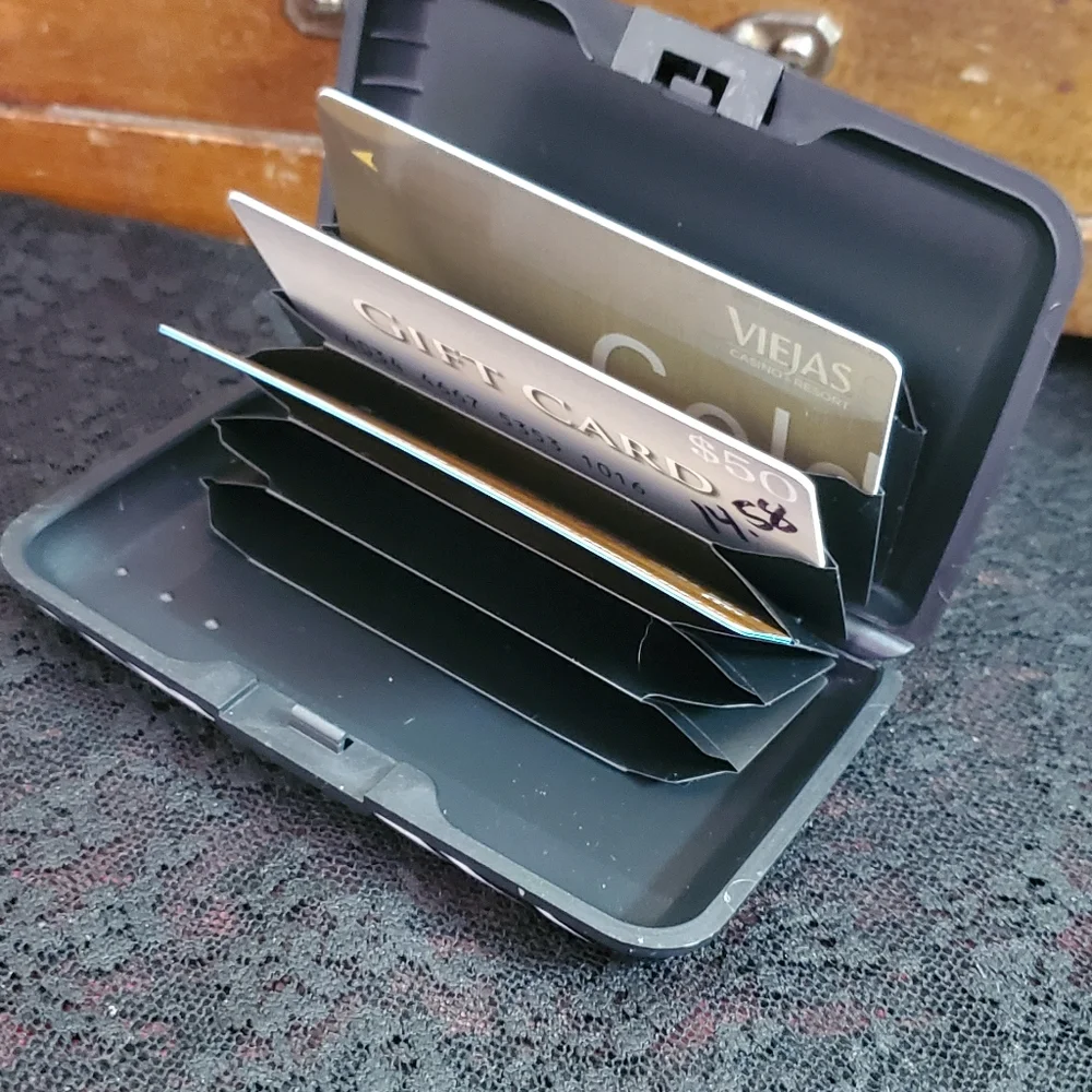 Hard case card wallet